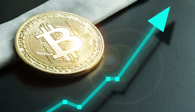 Manhã Cripto: Bitcoin atinge novo recorde de US$ 118 mil e elimina milhares de traders alavancados