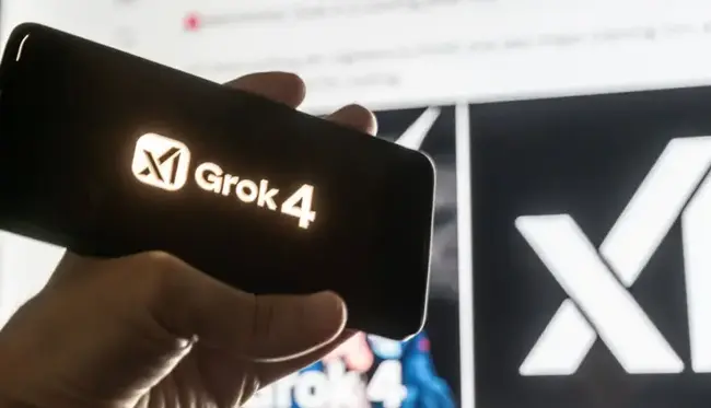 Tudo sobre o Grok 4 Básico: a IA de Elon Musk que ainda tropeça na corrida da inteligência artificial