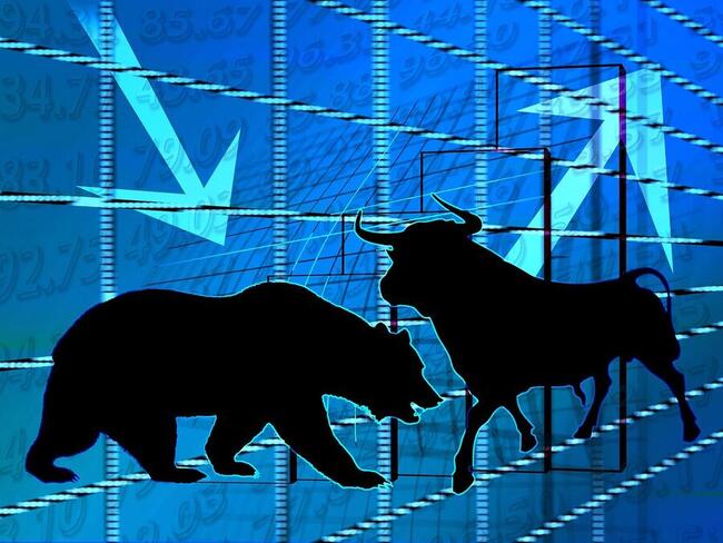 Il Rally di Bitcoin Si Ferma mentre i Detentori a Lungo Termine Liquidano