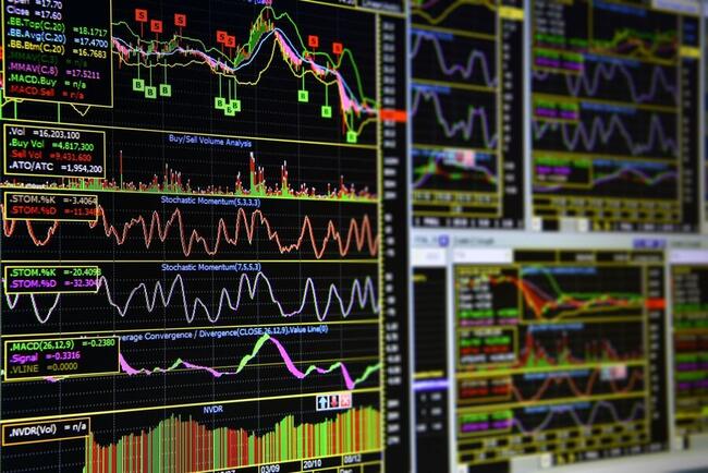 Ether vise 3,4 K$ tandis que le prix du XRP affiche un signal d’alerte