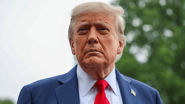 Trump Redige Lettera per Licenziare il Presidente della Fed Powell, Sonda il Supporto del GOP: NYT