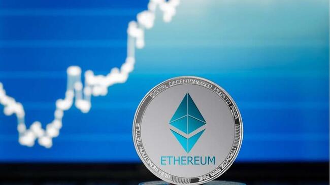 Эфирные ETF устанавливают рекорды с притоком в $727 миллионов, в то время как Биткоиновые ETF продлевают серию до 10 дней.