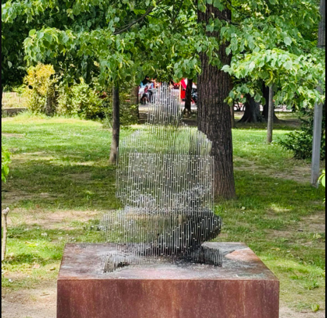 Dove è Satoshi Nakamoto? La Statua in Onore del Creatore di Bitcoin Viene Rubata a Lugano