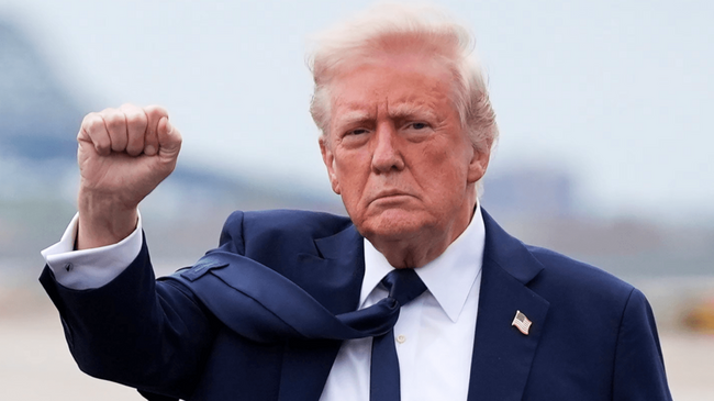 Rapporto: La Bozza dell’Ordine Esecutivo di Trump Multerebbe le Banche per Discriminazione Contro Aziende di Criptovalute e Conservatori