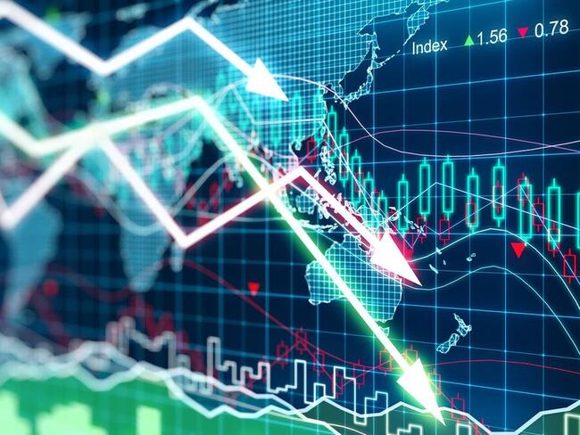 Чи потрібне зараз скорочення ставки ФРС? Біткоїн знову падає нижче рівня $113,000 після даних ISM Services PMI