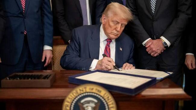 Биткойн подпрыгивает, поскольку Трамп готовится подписать новый указ, разрешающий криптовалюту в 401(k).