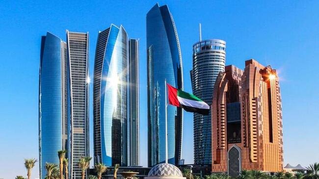 Gli Emirati Arabi Uniti Stabiliscono un Quadro Normativo Unificato per gli Asset Virtuali Attraverso l’Accordo tra SCA e VARA