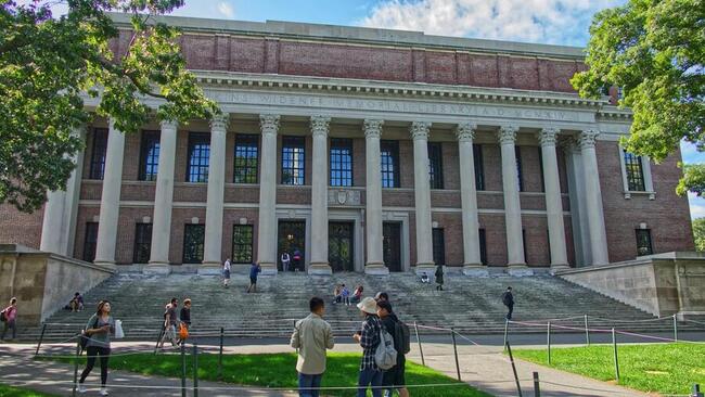 Harvard segnala una partecipazione da 116 milioni di dollari nell’iShares Bitcoin ETF di BlackRock nell’ultima comunicazione