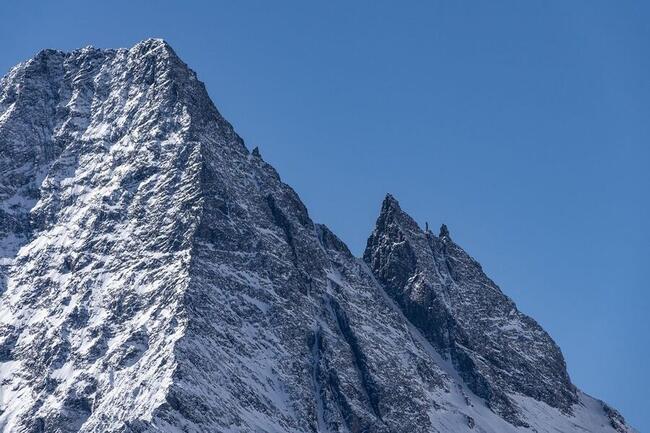 Attenzione a un Potenziale Doppio Massimo del Bitcoin mentre i Tori Non Riescono Ancora a Superare i 122.000 $