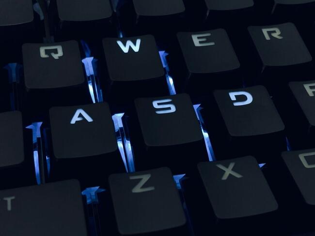 Decentralized perpetual exchange MYX Finance is the latest project at the center of airdrop controversy, after its token surged 1,000% in 48 hours and triggered a massive short squeeze that liquidated $40 million on Tuesday. Blockchain analytics firm Bubblemaps shared evidence that roughly 100 sybil-linked addresses received 1% of the ... The post Sybil Attack Allegations Hit MYX as Single Entity Claims $170 Million From Airdrop appeared first on Unchained.