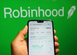 Called “Multiple Accounts,” the update lets users split portfolios into separate buckets — for example, keeping long-term Bitcoin holdings apart […] The post Robinhood’s New Feature Could Make Social Media Trading Even Riskier appeared first on Coindoo.