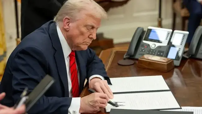 川普簽署「台灣保證實施法」，要求美國每五年定期強化台美關係