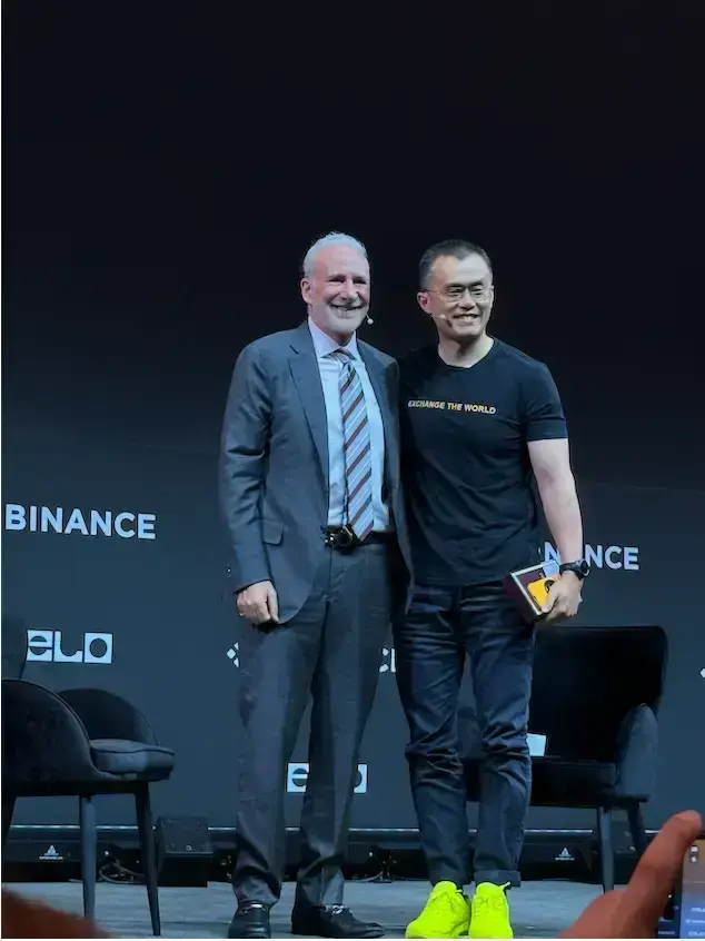 Cine a câștigat dezbaterea Bitcoin vs. aur tokenizat la BBW, CZ sau Peter Schiff?