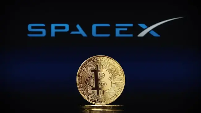 SpaceX, compania lui Elon Musk, a transferat peste $94 de milioane în Bitcoin către un wallet nou