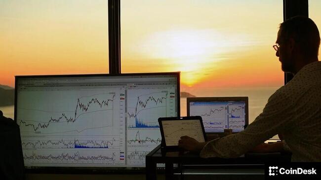 ETH, SOL, ADA падают на фоне фиксации прибыли по Bitcoin в конце года