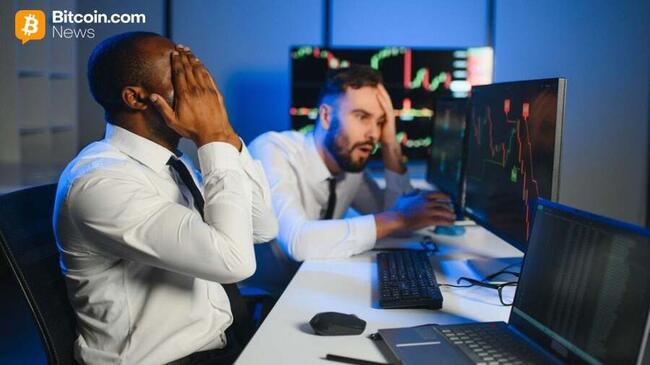 Оттоки из ETF на биткойн и эфир увеличиваются, в то время как Solana и XRP остаются устойчивыми