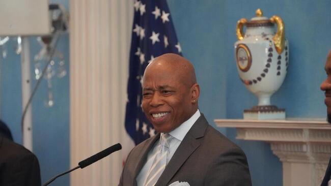 Бывший «мэр биткоина» Эрик Адамс столкнулся с обвинениями в мошенничестве на сумму 3 миллиона долларов после выпуска NYC Token