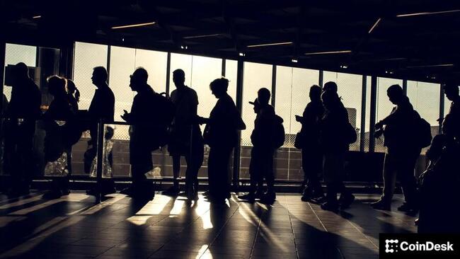 BitMine de Tom Lee propulse Ethereum dans un arriéré de staking de 8 milliards de dollars