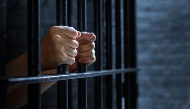 Homem é condenado a três anos de prisão por fraude de US$ 2,9 milhões em esquema de criptomoedas