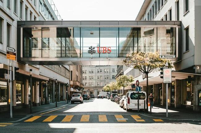 Raksasa perbankan Swiss UBS berencana menawarkan layanan kripto kepada klien tertentu
