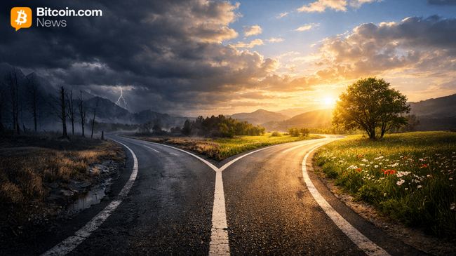 Акции криптовалюты разделились: Nasdaq растет, Dow снижается, а биткойн-майнеры идут вверх.